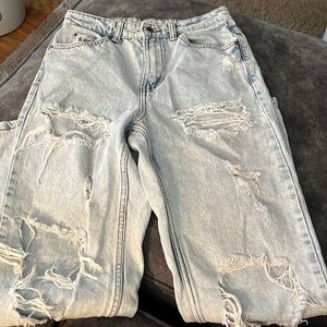 Size 2 women’s mom jeans. Worn once.